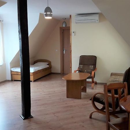 Apartamenty Goscinne Med-Palace Niemodlin Buitenkant foto