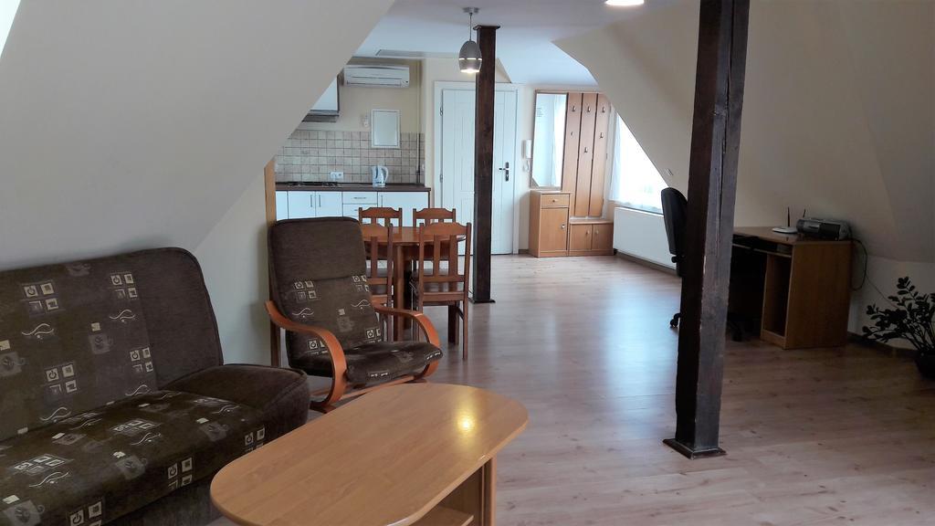 Apartamenty Goscinne Med-Palace Niemodlin Buitenkant foto